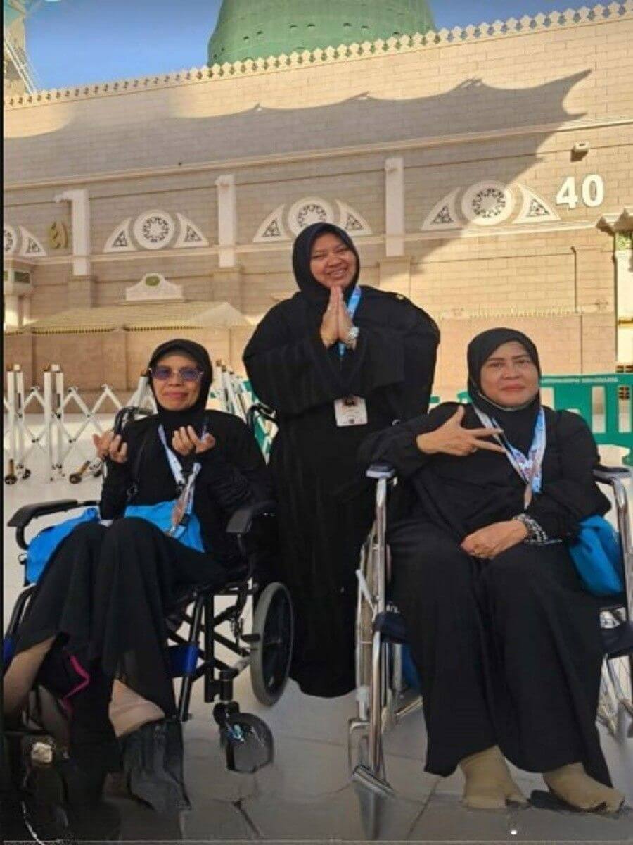 travel umroh ramah lansia